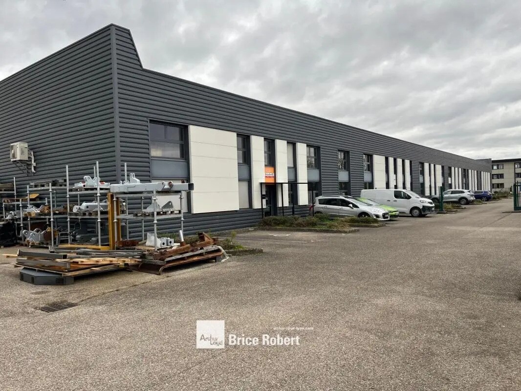 Local d’activités dans Saint-Priest à louer Photo de l’immeuble– Image 1 sur 7