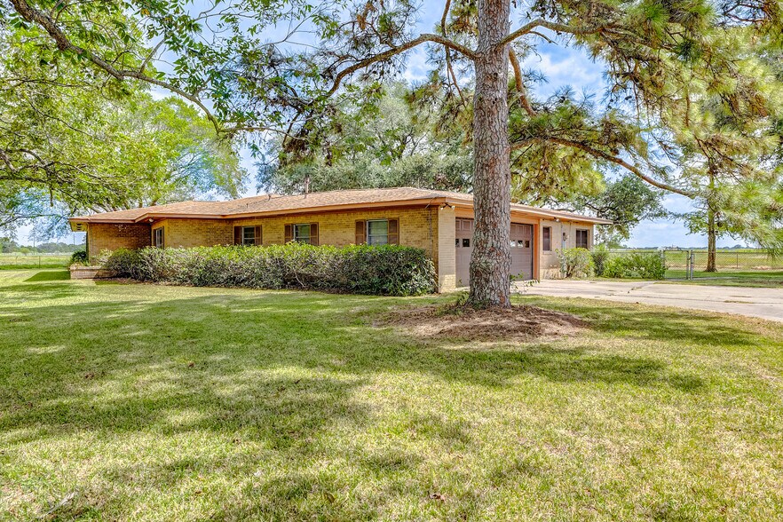 11503 Highway 36, Wallis, TX à vendre - Photo de l’immeuble – Image 3 sur 10