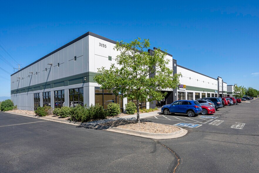 3155 Chambers Rd, Aurora, CO à louer - Photo de l’immeuble – Image 3 sur 4