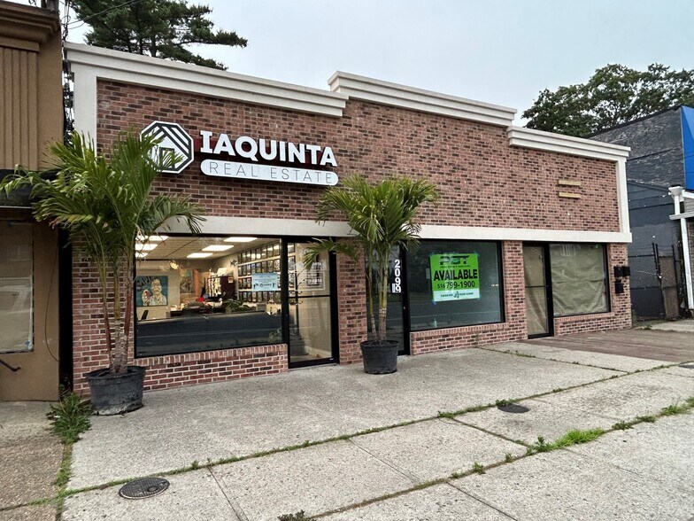 2099 Wantagh Ave, Wantagh, NY à louer - Photo de l’immeuble – Image 1 sur 2