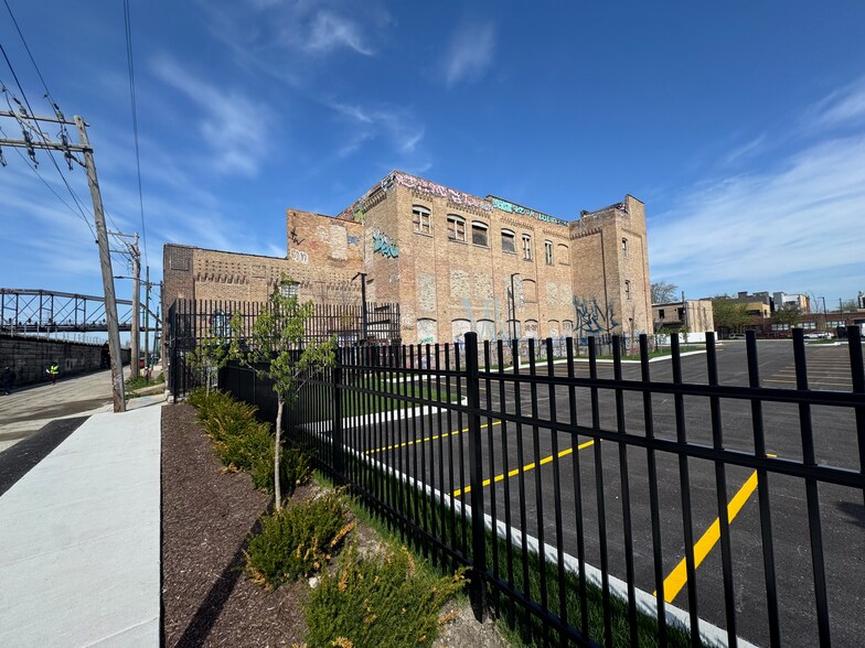1648 W Kinzie St, Chicago, IL à vendre - Photo de l’immeuble – Image 3 sur 8