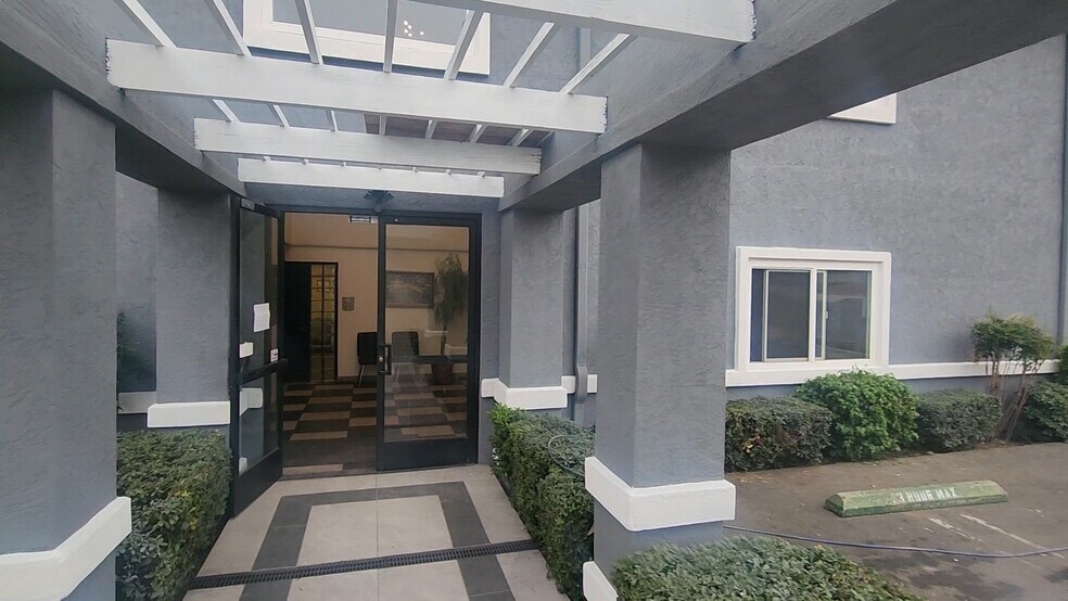 312 S Juniper St, Escondido, CA à louer - Vidéo sur l’annonce professionnelle – Image 3 sur 18
