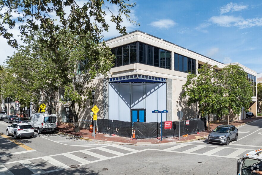 3390 Mary St, Coconut Grove, FL à louer - Photo de l’immeuble – Image 2 sur 28