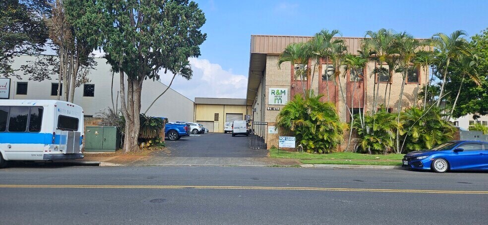 94-479 Ukee St, Waipahu, HI à louer Photo de l’immeuble– Image 1 sur 15