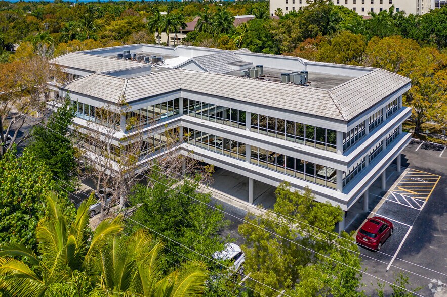 700 2nd Ave N, Naples, FL à louer - Photo de l’immeuble – Image 3 sur 30