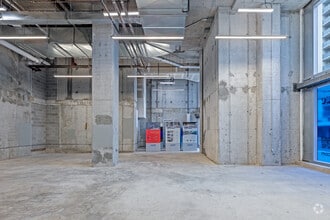 591 Yonge St, Toronto, ON à louer Photo intérieure– Image 2 sur 6