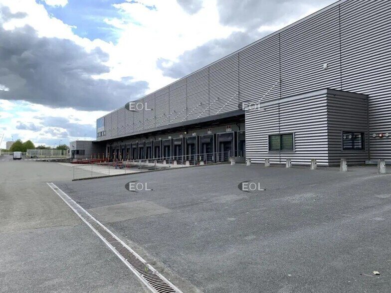 Industriel/Logistique dans Verneuil-en-Halatte à louer - Photo de l’immeuble – Image 2 sur 5