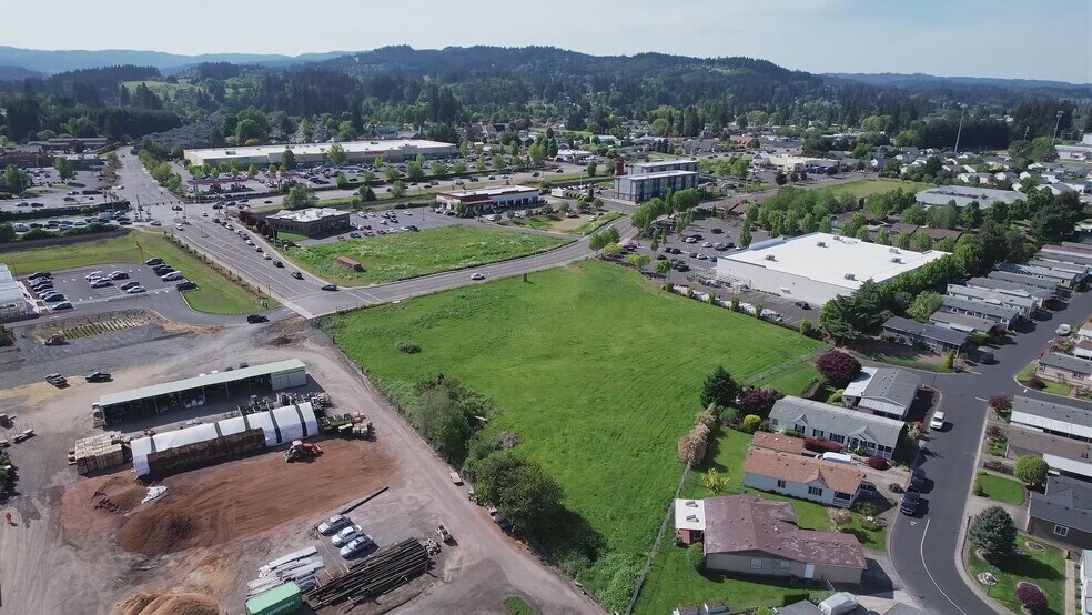 Southeast 2nd St, Scappoose, OR à vendre - Vidéo sur l’annonce professionnelle – Image 2 sur 14