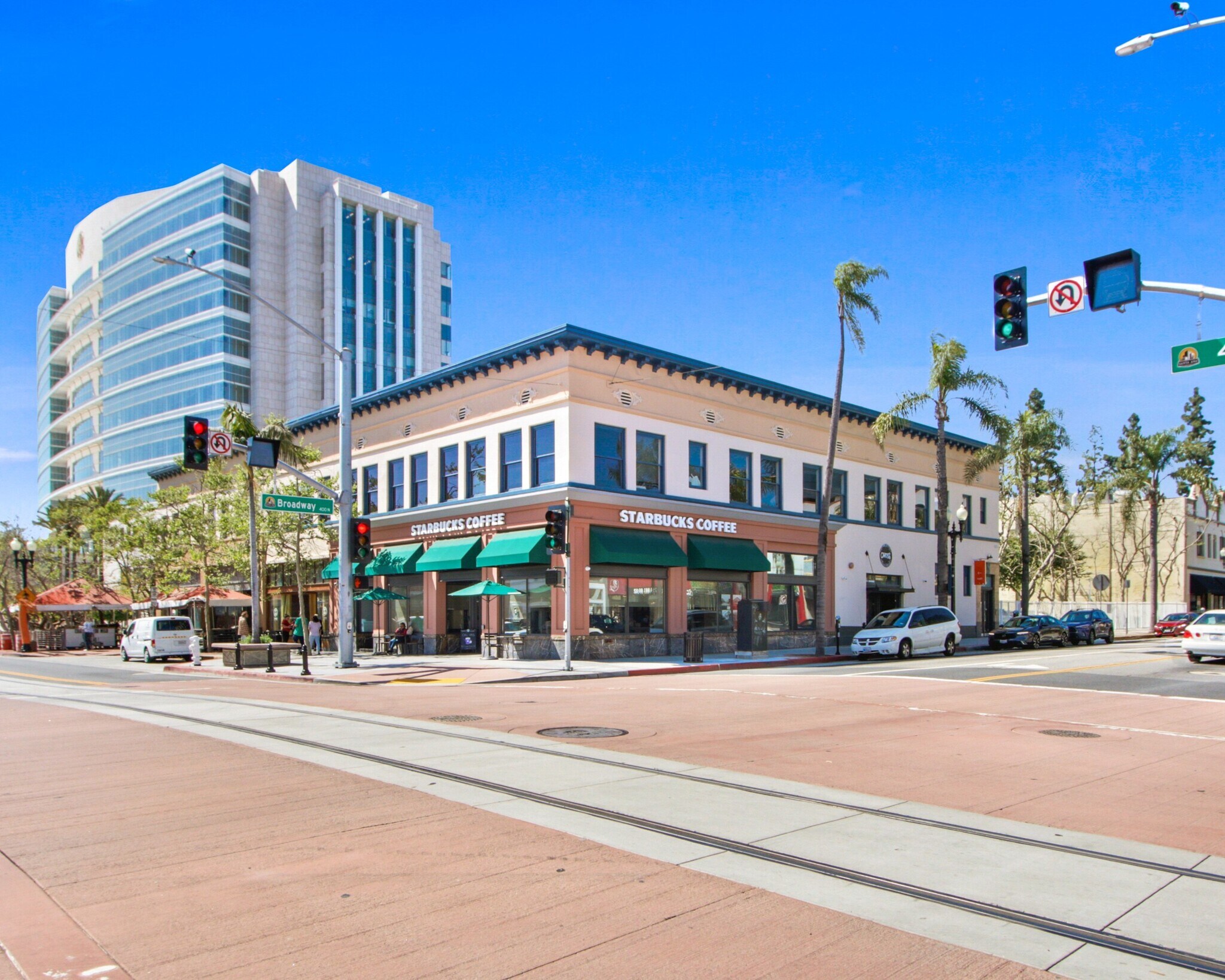 400 N Broadway, Santa Ana, CA à louer Photo principale– Image 1 sur 4
