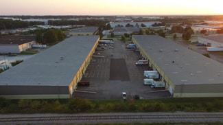 Plus de détails pour 3801-3825 Collins Ln, Louisville, KY - Industriel/Logistique à louer