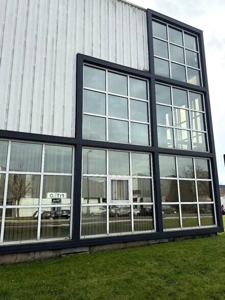 Local d’activités dans VILLENEUVE-D'ASCQ à louer - Photo de l’immeuble – Image 2 sur 6