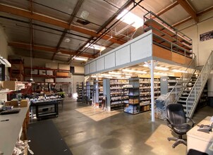 24927 Avenue Tibbitts, Valencia, CA à louer Photo intérieure– Image 2 sur 10