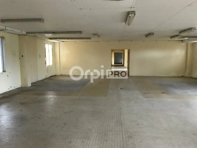 Plus de détails pour Industriel/Logistique à louer