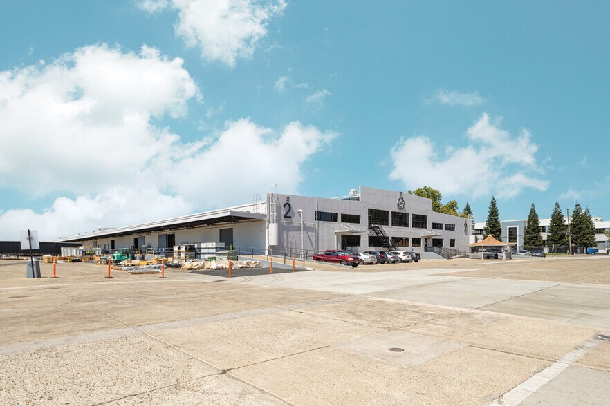 8200-8250 Ferguson Ave, Sacramento, CA à louer - Photo de l’immeuble – Image 2 sur 12