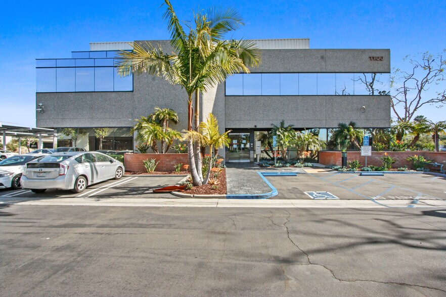 1100 Main St, Irvine, CA à louer - Photo de l’immeuble – Image 2 sur 5