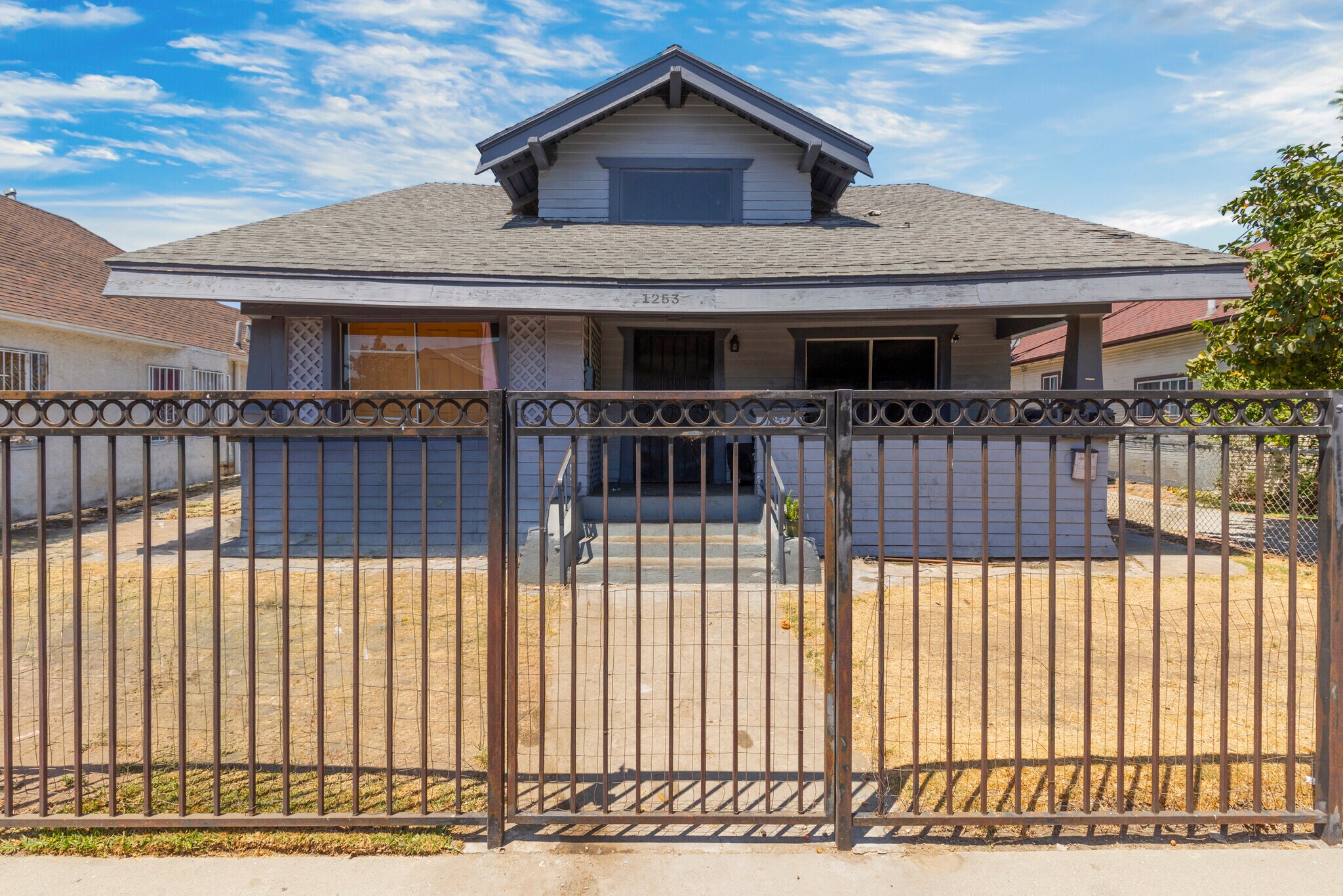 1253 E 46th St, Los Angeles, CA à vendre Photo principale– Image 1 sur 14
