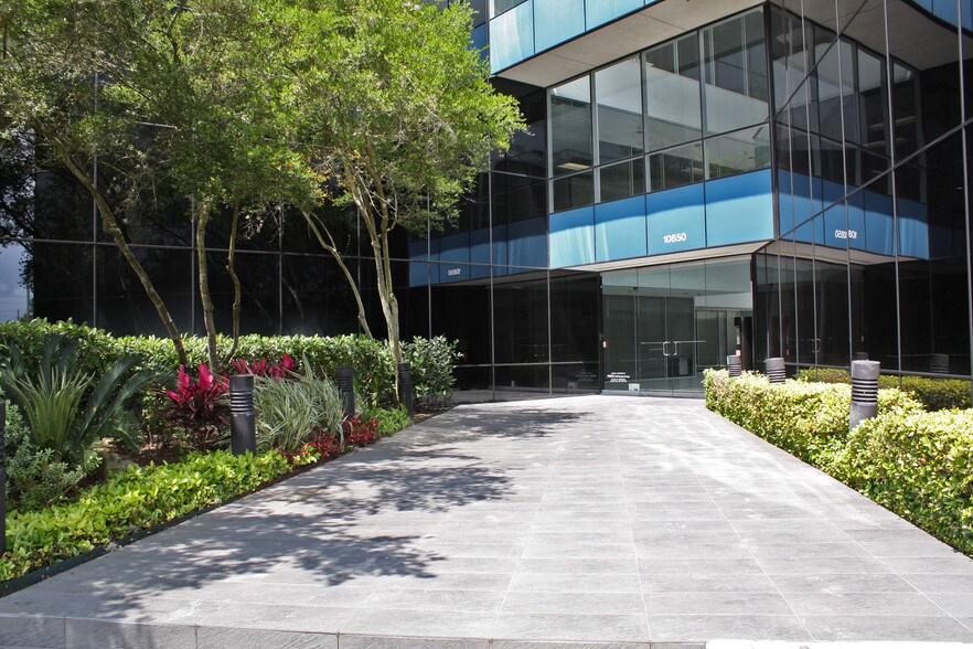 10850 Richmond Ave, Houston, TX à louer - Photo de l’immeuble – Image 3 sur 13