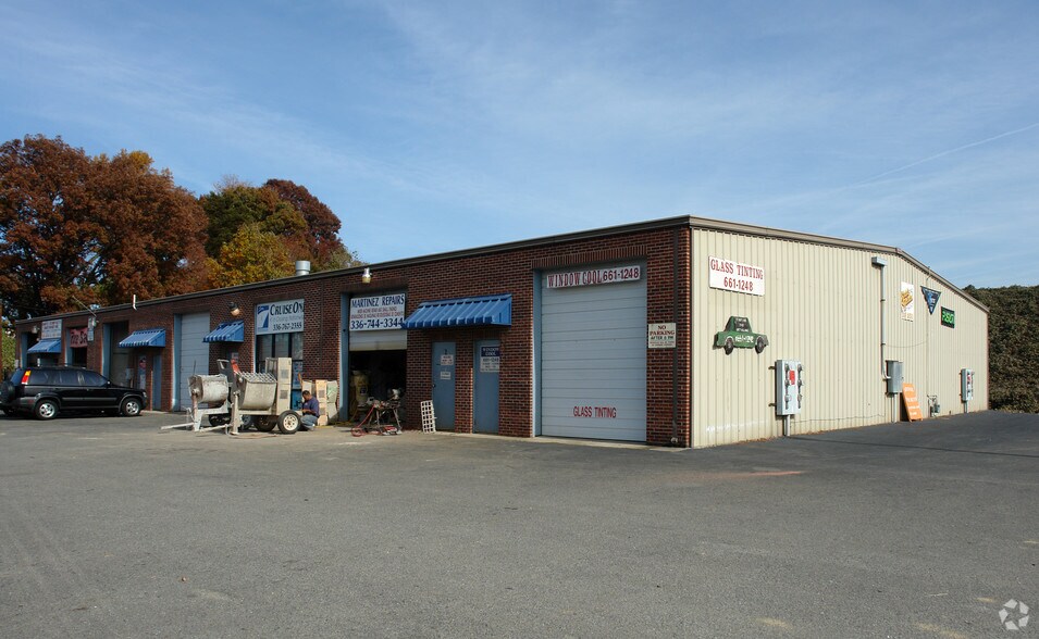 3307 N Liberty St, Winston-Salem, NC à louer - Photo de l’immeuble – Image 2 sur 4