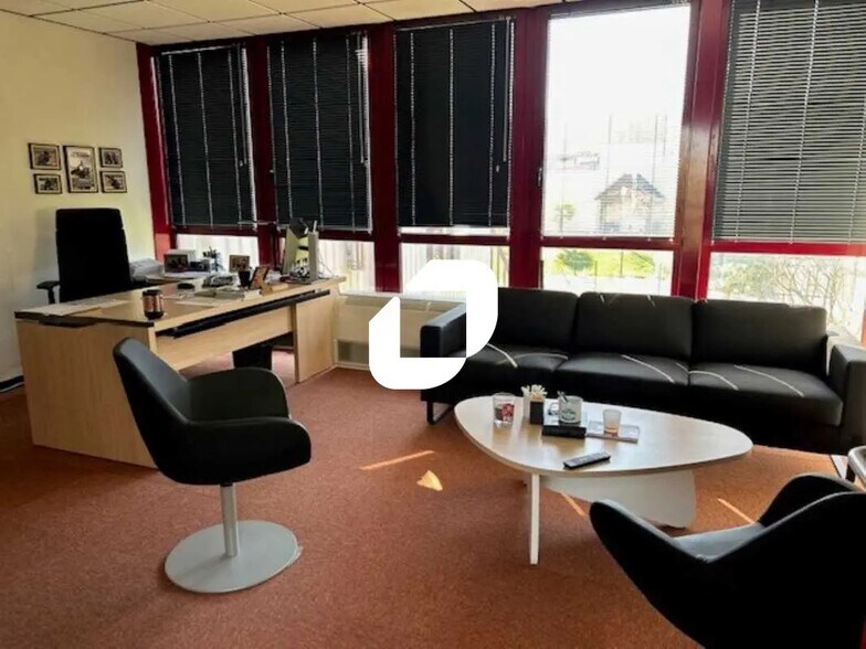 Bureau dans Chambly à louer - Photo de l’immeuble – Image 1 sur 12