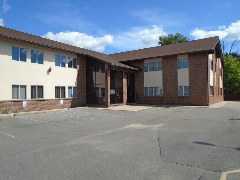 29226 Orchard Lake Rd, Farmington Hills, MI à louer - Photo de l’immeuble – Image 2 sur 3