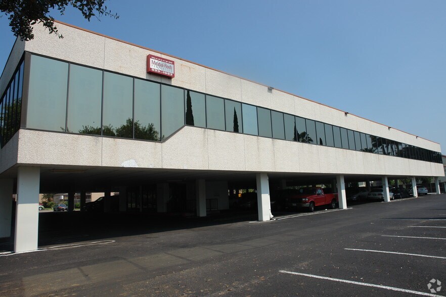 5934 S Staples St, Corpus Christi, TX à louer - Photo de l’immeuble – Image 2 sur 2