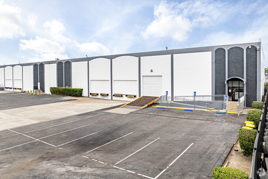15205-15235 Stafford St, City Of Industry, CA à louer - Photo de l’immeuble – Image 2 sur 14