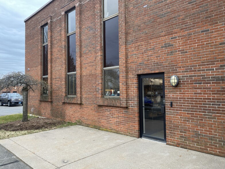 20 Hurlbut St, West Hartford, CT à louer - Photo de l’immeuble – Image 2 sur 4
