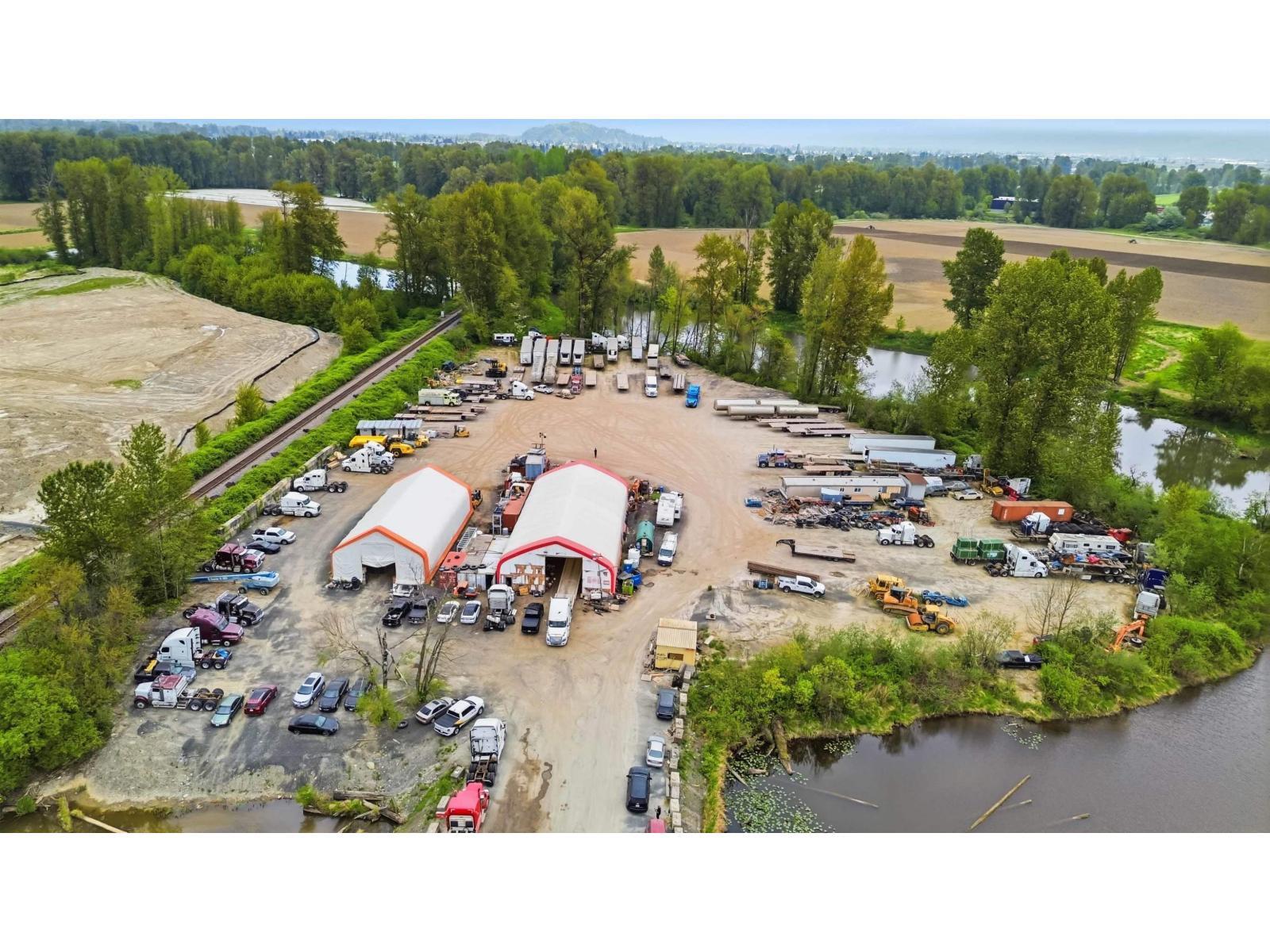 8300 Aitkin Rd, Chilliwack, BC à vendre Photo principale– Image 1 sur 5