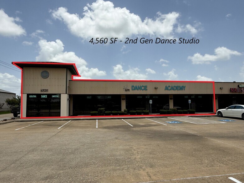 4325 Fm-2351, Friendswood, TX à louer - Photo de l’immeuble – Image 1 sur 7