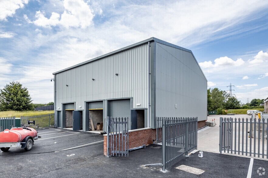 Stone Hill Rd, Bolton à louer - Photo principale – Image 1 sur 2