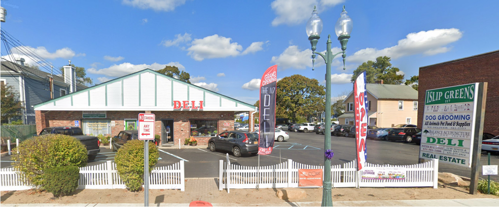 117 Main St, East Islip, NY à vendre - Photo de l’immeuble – Image 3 sur 4