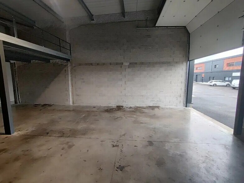 Local d’activités dans Aoste à louer - Photo intérieure – Image 3 sur 6