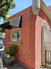1110 W Kettleman Ln, Lodi, CA à louer Photo de l’immeuble– Image 2 sur 6
