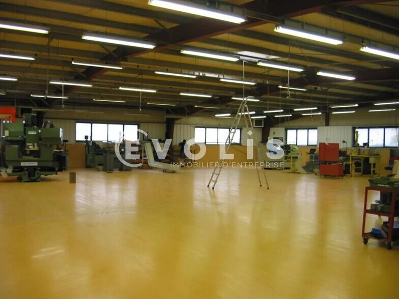 Local d’activités dans Porte-des-Bonnevaux à louer - Photo de l’immeuble – Image 2 sur 13