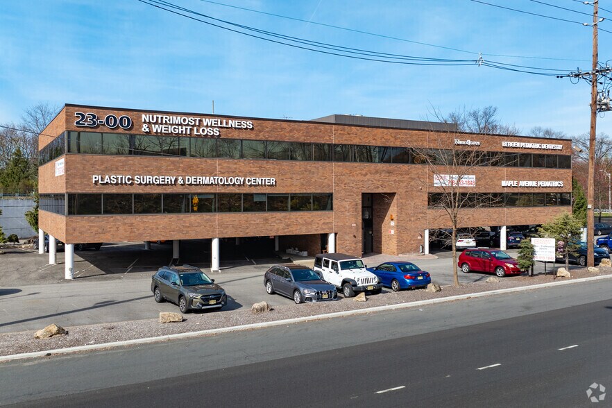 23-00 State Route 208, Fair Lawn, NJ à louer - Photo de l’immeuble – Image 2 sur 13