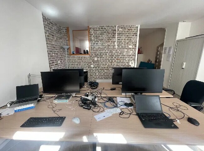 Plus de détails pour Local commercial à louer