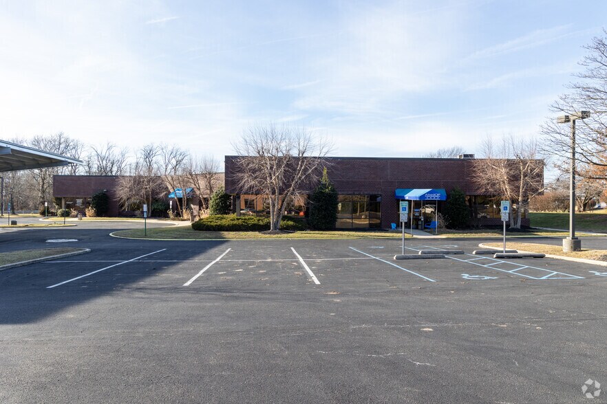 813 East Gate Dr, Mount Laurel, NJ à vendre - Photo de l’immeuble – Image 3 sur 15
