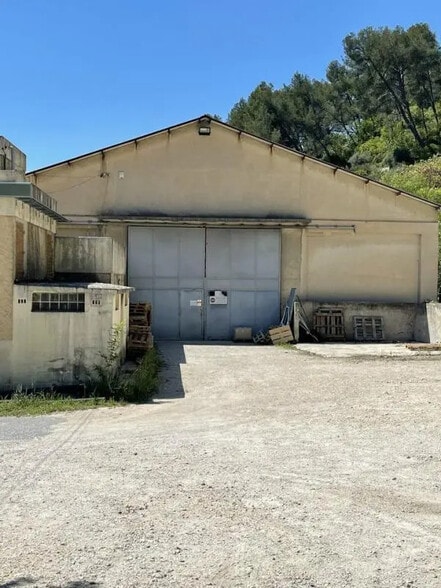 Local d’activités dans Gémenos à louer - Photo de l’immeuble – Image 1 sur 10