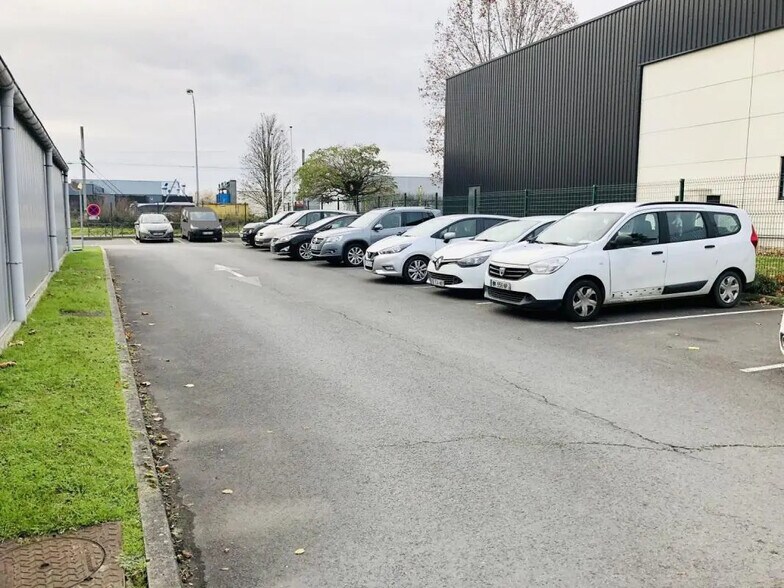 Local d’activités dans Mitry-Mory à louer - Photo de l’immeuble – Image 3 sur 12