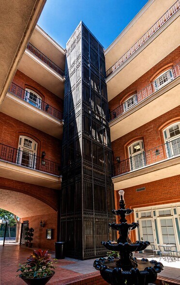 Portfolio Sale: 7 Office Condos + 1 Deli portefeuille de 8 biens à vendre sur LoopNet.fr - Photo de l’immeuble – Image 2 sur 9