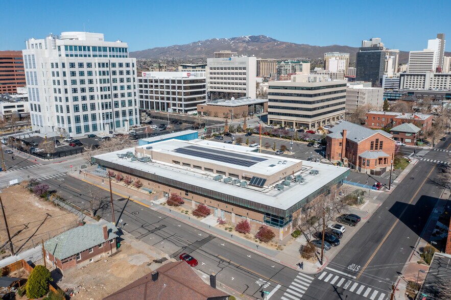 490 S Center St, Reno, NV à louer - Photo de l’immeuble – Image 3 sur 5