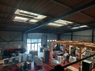 Plus de détails pour Local d’activités à vendre