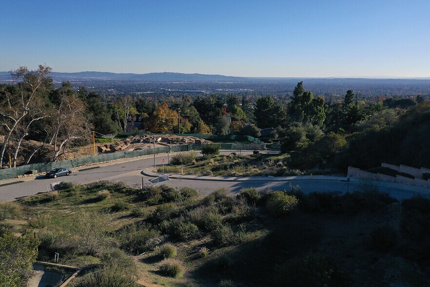 1 Nathaniel Terrace, Sierra Madre, CA à vendre - Photo de l’immeuble – Image 3 sur 5