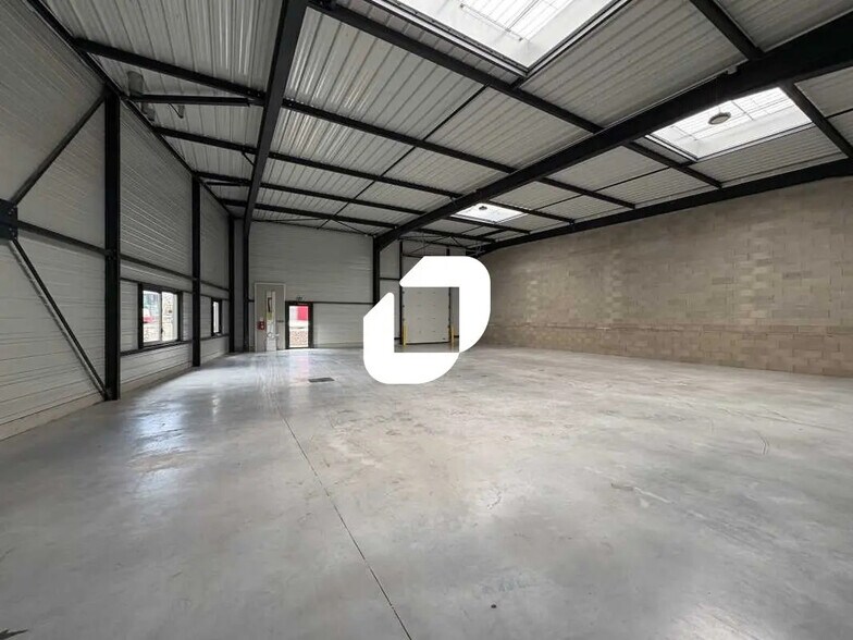 Local d’activités dans Dreux à louer - Photo intérieure – Image 3 sur 16