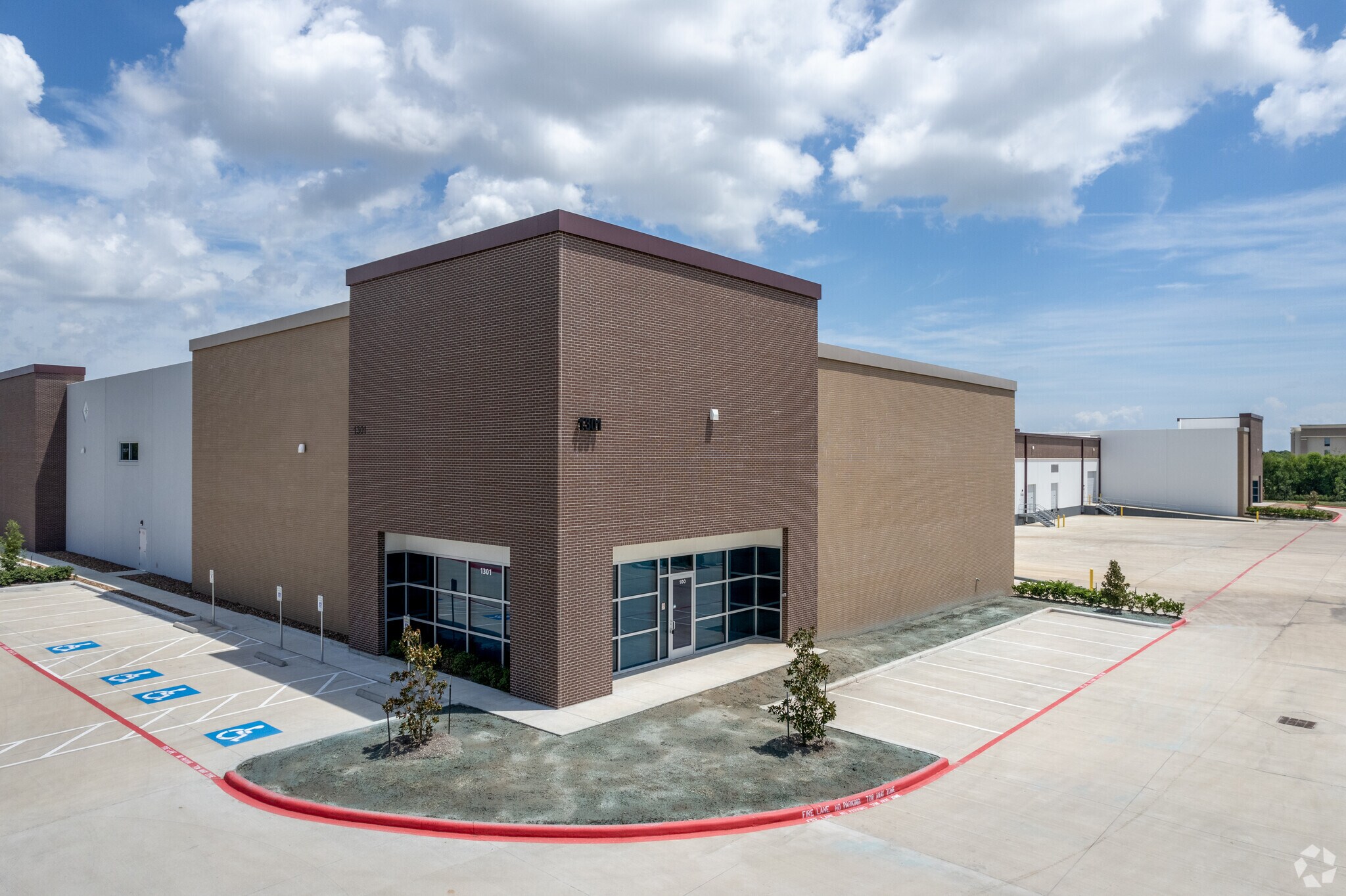 1301 S 16th St, La Porte, TX à louer Photo principale– Image 1 sur 9