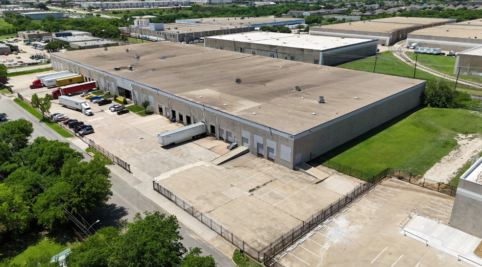 957 Heinz Way, Grand Prairie, TX à louer - Photo de l’immeuble – Image 1 sur 4