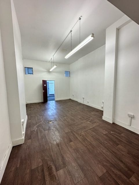 271-271D Willesden Ln, Londres à louer Photo intérieure– Image 1 sur 3