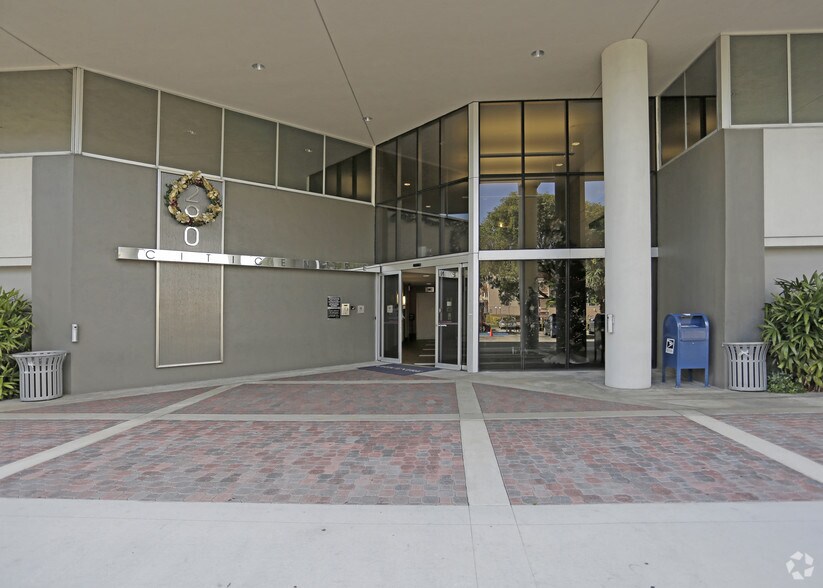290 NW 165th St, North Miami Beach, FL à louer - Photo de l’immeuble – Image 3 sur 20