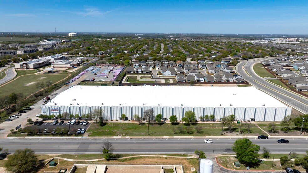 15508 Bratton Ln, Austin, TX à louer - Photo de l’immeuble – Image 2 sur 6