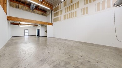 2530 E Corporate Pl, Monterey Park, CA à louer Photo intérieure– Image 2 sur 12